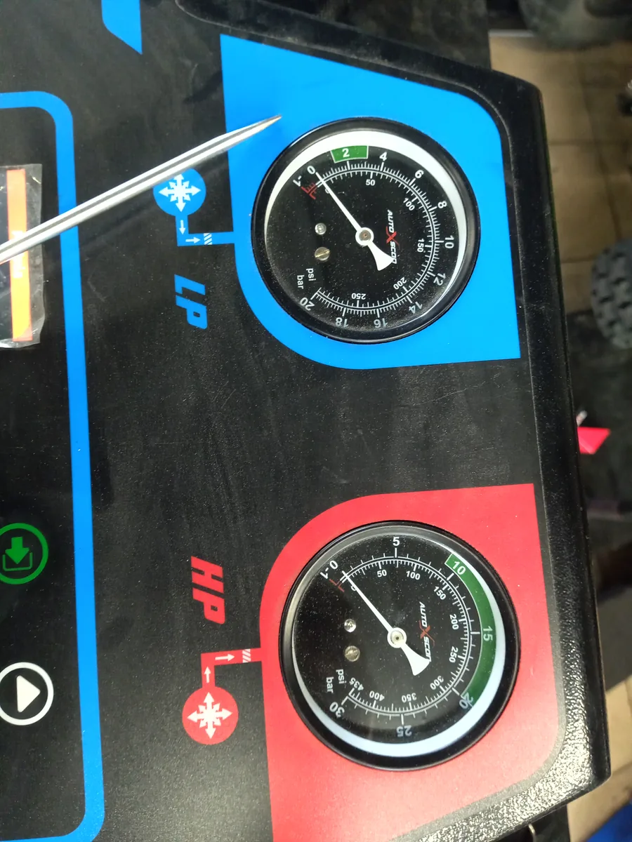 Diagnostyka ciśnienia w klimatyzacji – stacja AutoXscan