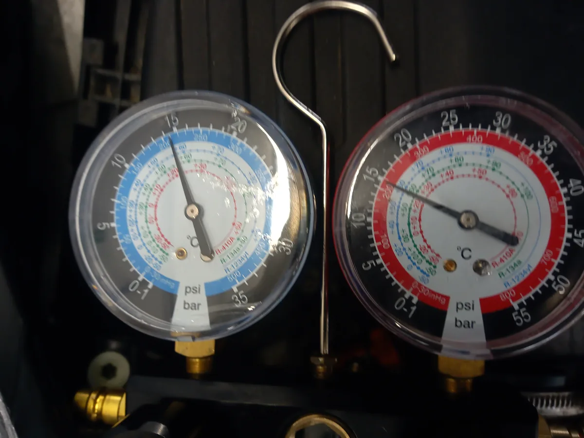 Pomiar ciśnienia w układzie klimatyzacji – manometry R134a i R1234yf