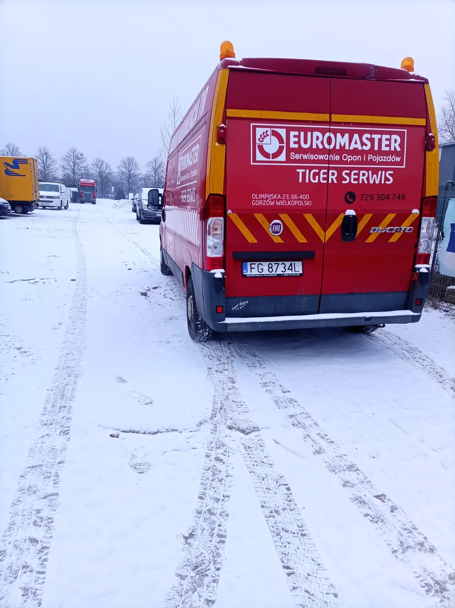 Bus serwisowy Tiger Serwis zimą – mobilna wulkanizacja przez cały rok