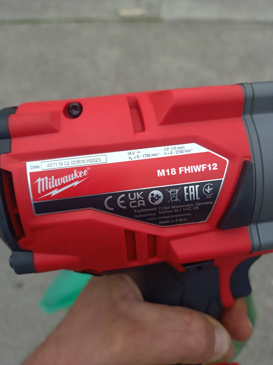 Profesjonalny klucz udarowy Milwaukee M18 – mobilna wulkanizacja Tiger Serwis